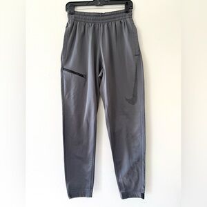 Nike Dri-FIT Therma Swoosh Tapered Basketball Athletic Sports Pants in Gray